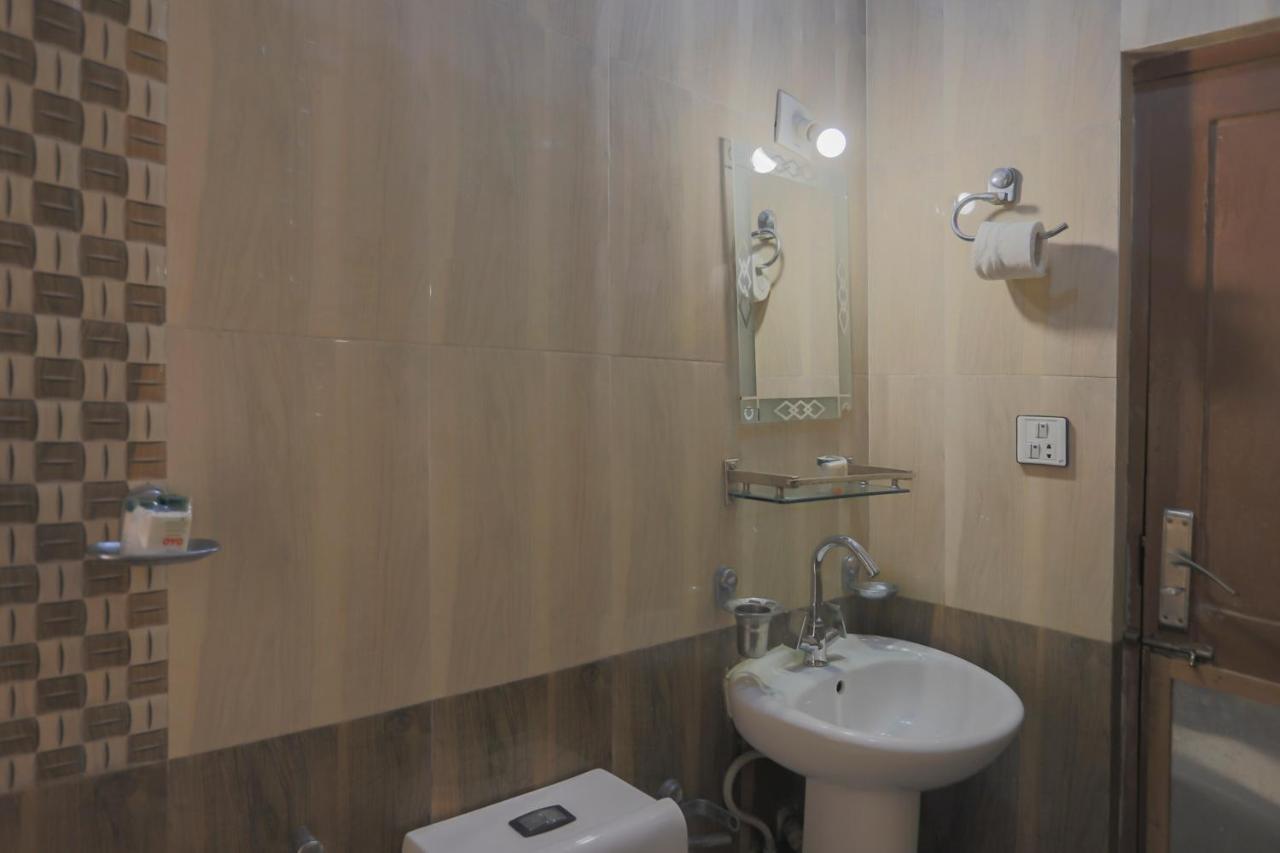 Oyo 789 Hotel Shivam Plaza Катманду Экстерьер фото