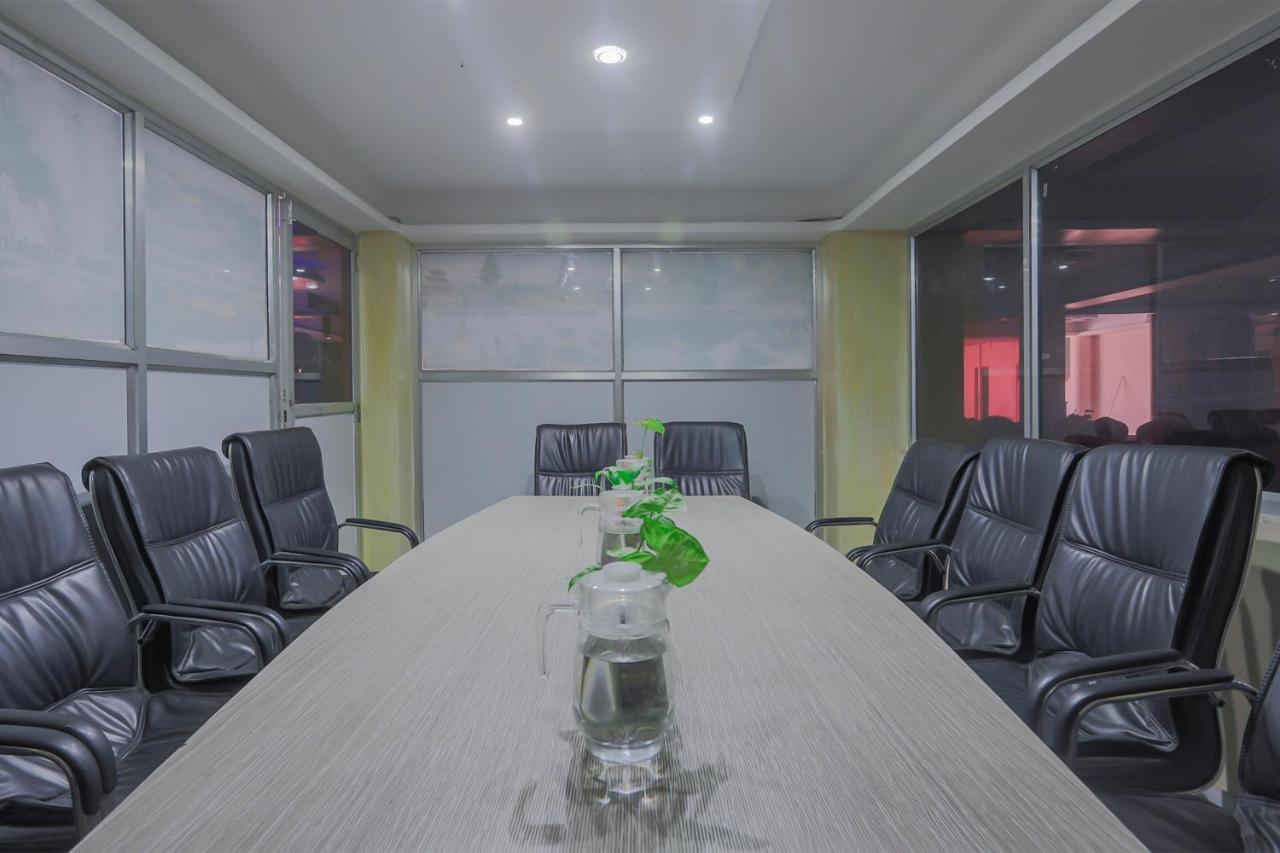 Oyo 789 Hotel Shivam Plaza Катманду Экстерьер фото