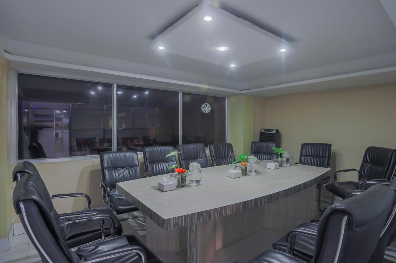Oyo 789 Hotel Shivam Plaza Катманду Экстерьер фото