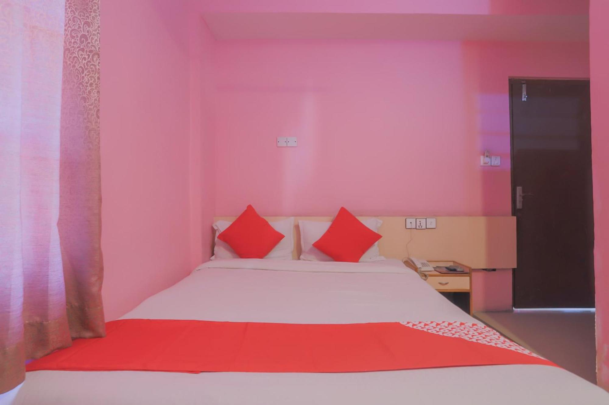 Oyo 789 Hotel Shivam Plaza Катманду Экстерьер фото